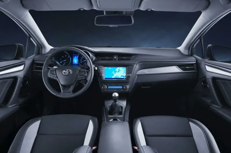 Toyota Avensis 2015